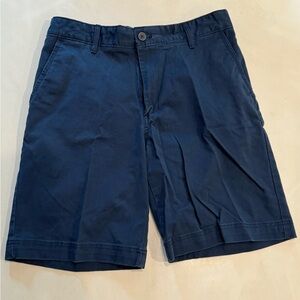 Izod Saltwater Stretch Men’s Navy shorts size 30” waist, 9.5” inseam EUC